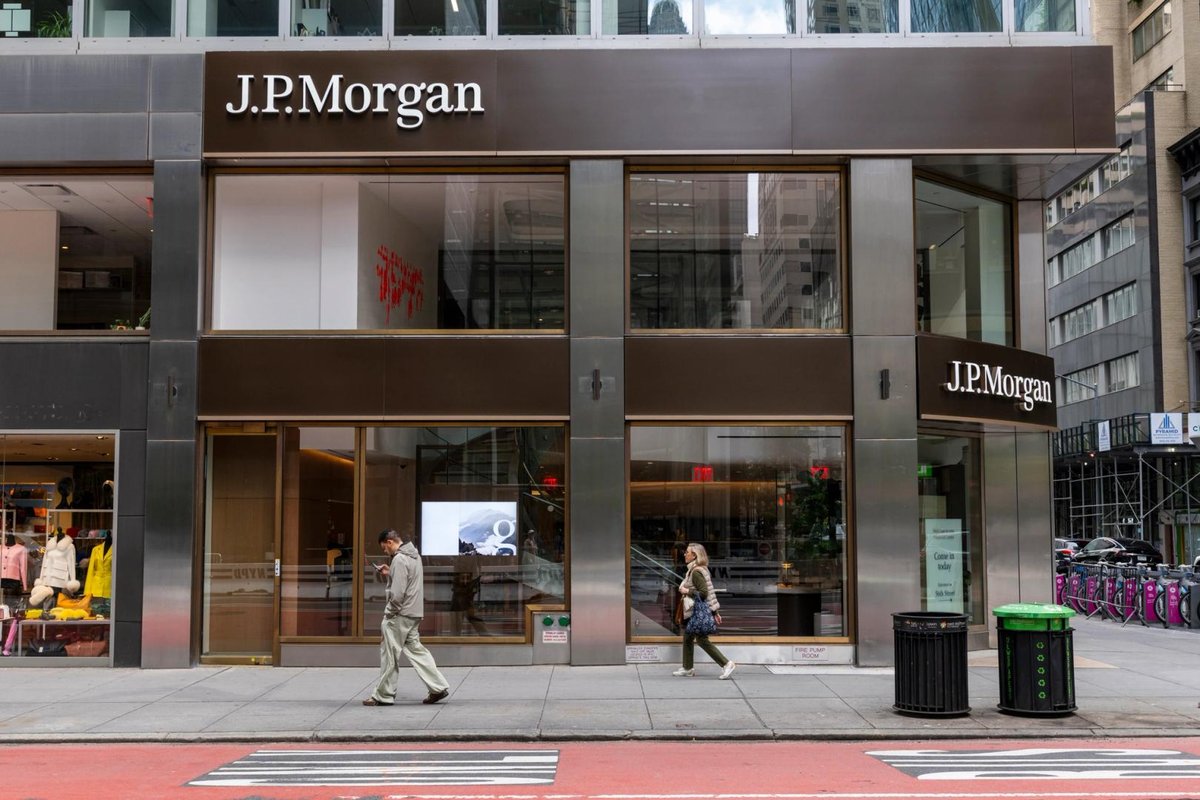 JPMorgan CFO Warns Stablecoin Yield Payments Are 'Dangerous and Undesirable'