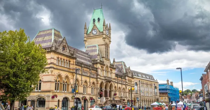 Labour Plans to Cut 800 Councillors and Close 43 Councils Amid Criticism
