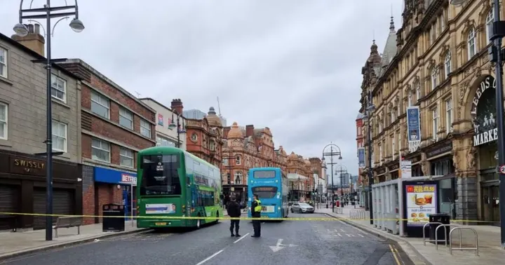 Police Seal Off Vicar Lane in Leeds City Centre Following Incident