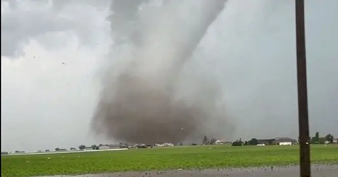 Severe Tornado Hits Illinois, Urging Locals to Seek Immediate Shelter