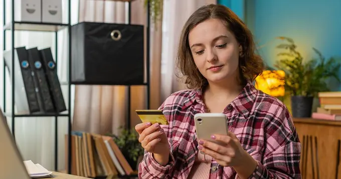 Lloyds Bank Alerts Customers of 30-Day Deadline for £50 Referral Reward