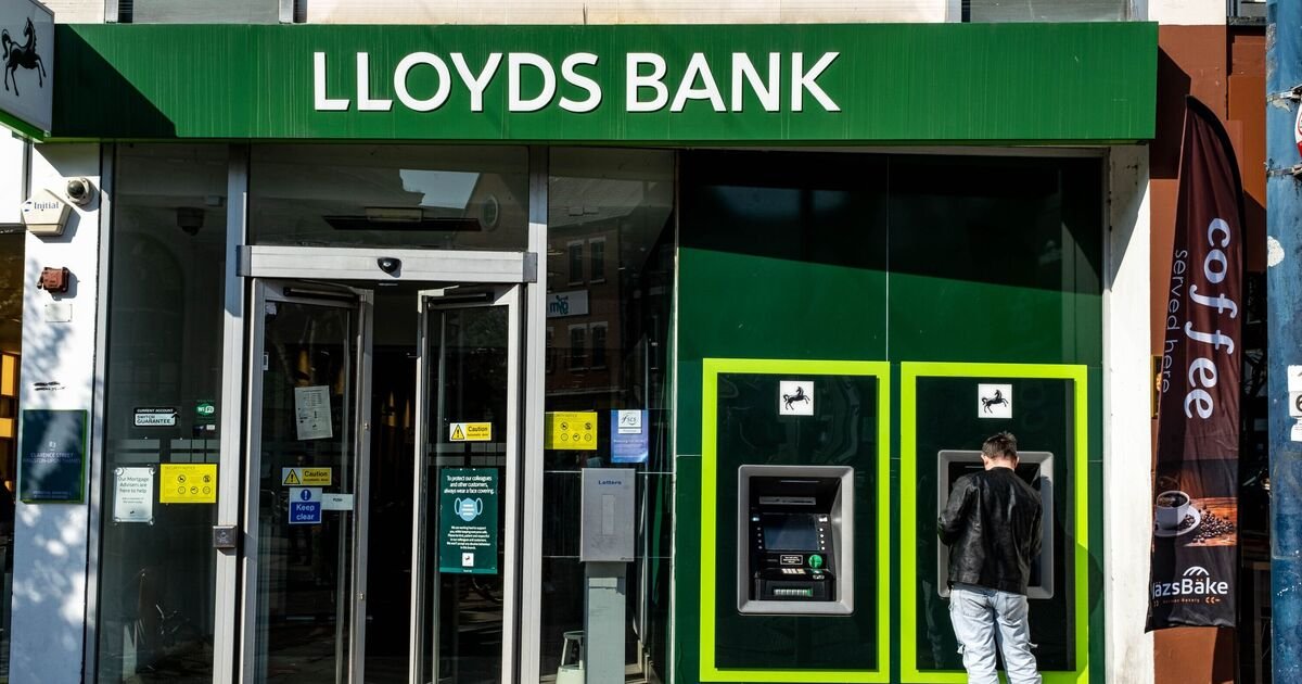 Lloyds Bank Launches Cashback Offers of £500 for Customers and £1,200 for Savers
