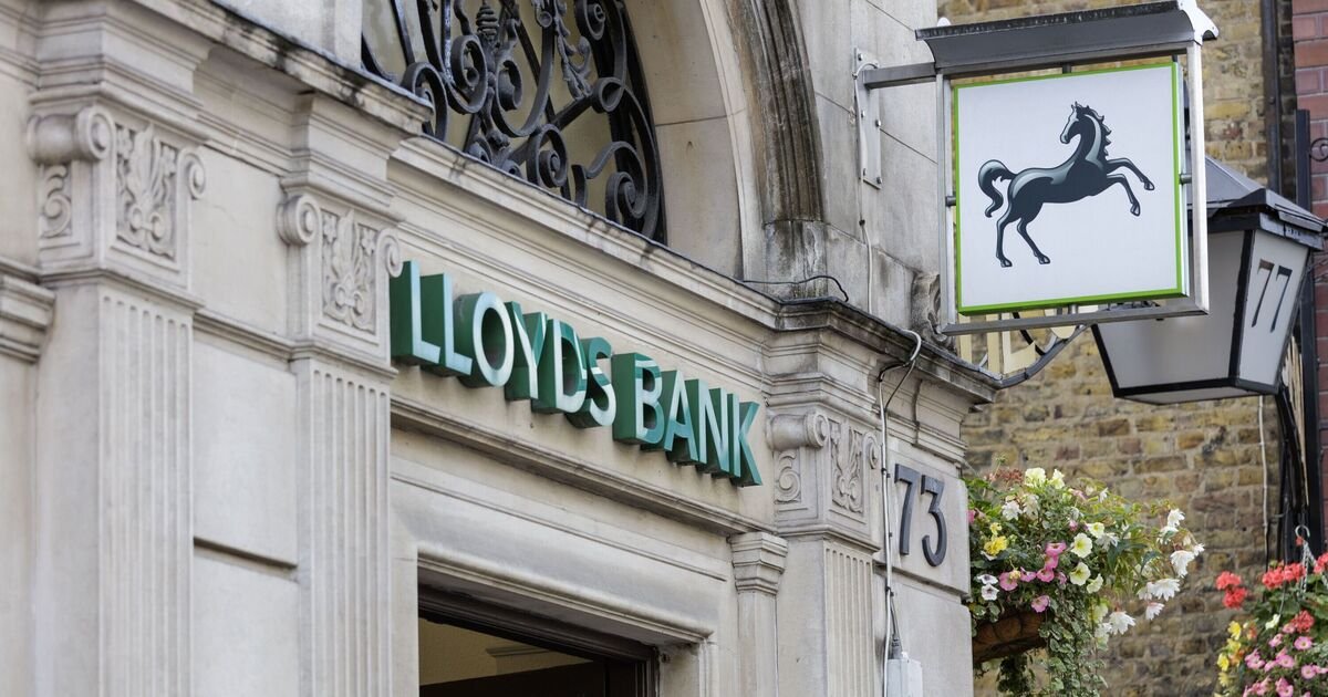 Lloyds Bank Discontinues Cheque Deposits at Post Offices, Affects Millions