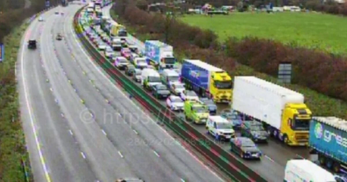 M1 Closed Near Northampton Following Collision and Oil Spill