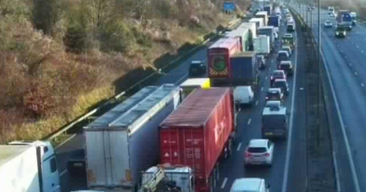 M25 Standstill as Vehicle Fire Closes All Lanes Near Junction 29