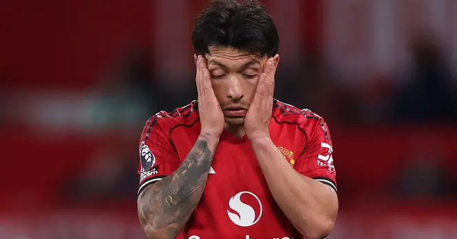 Manchester United Fans Boo Team After Poor Performance Against Leeds