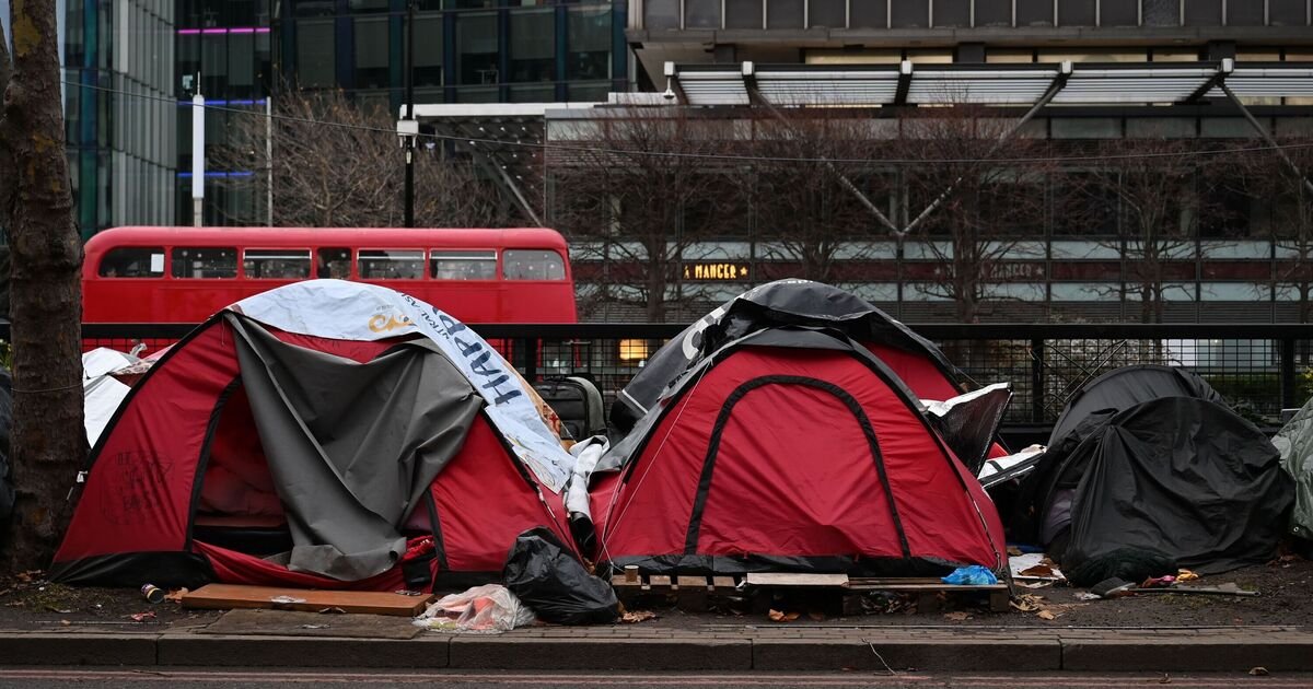 UK Wealth Inequality Exposed: Kensington's £132,000 vs Blackpool's £35,000 Incomes