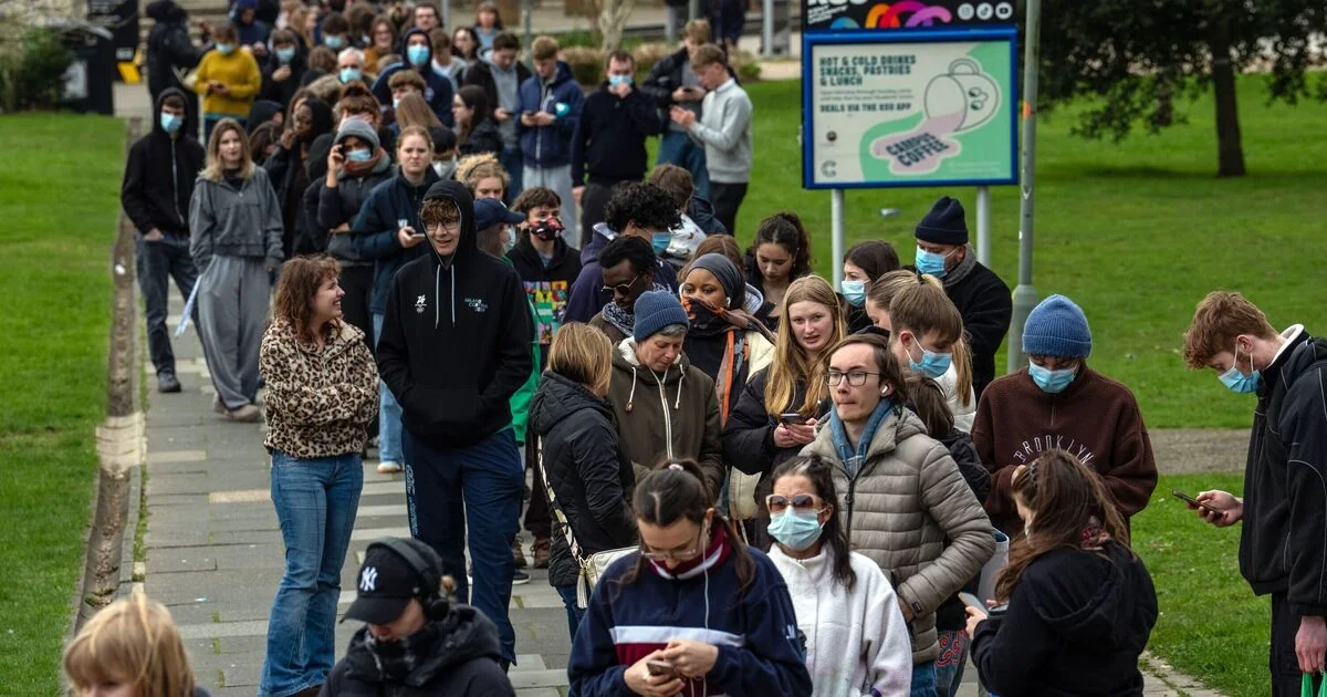 UK Health Officials Distribute MenB Vaccines Amid Meningitis Outbreak Concerns