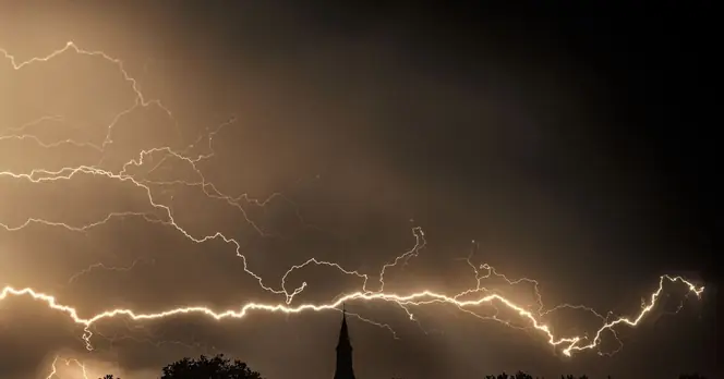 UK Braces for Thunderstorms After Weekend Heatwave, Warns Met Office