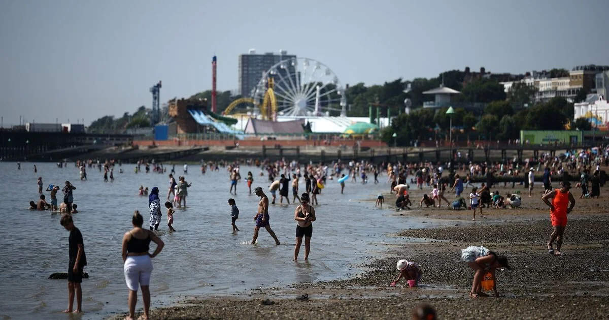 Met Office Forecasts 22C Heatwave, UK Set to Outshine Barcelona