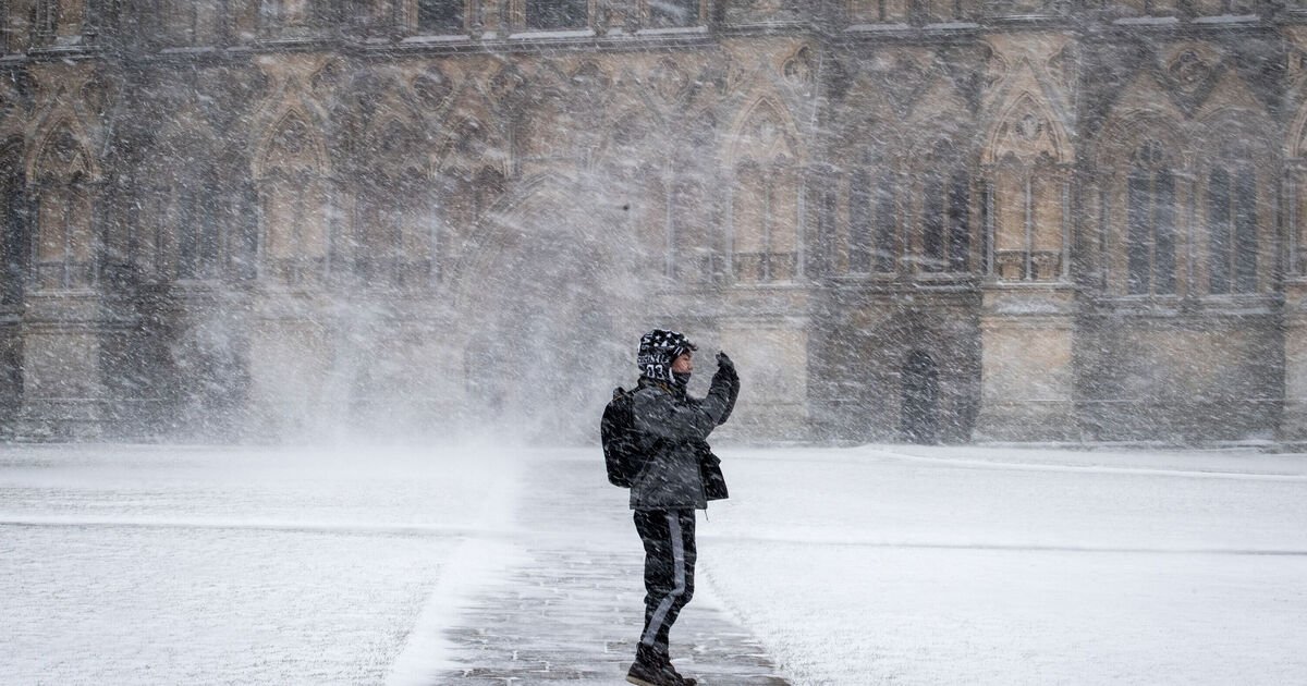 Met Office Warns of Heavy Snow and Icy Conditions Across the UK This Weekend