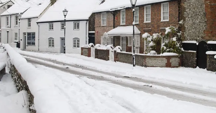 Met Office Alerts 17 UK Areas for Snow This Week