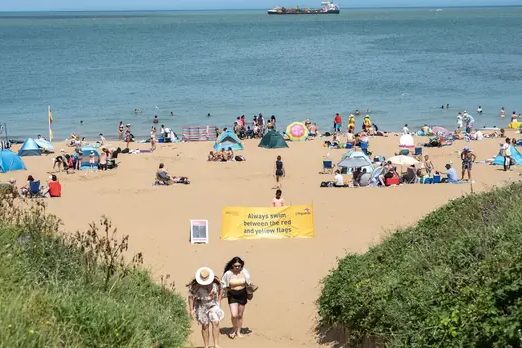 UK Experiences Third Heatwave of 2023, Nighttime Temperatures Differ from June