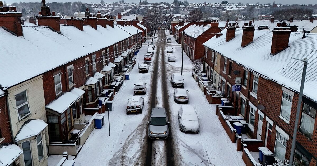 Met Office urges households to prepare seven essential items for icy weather