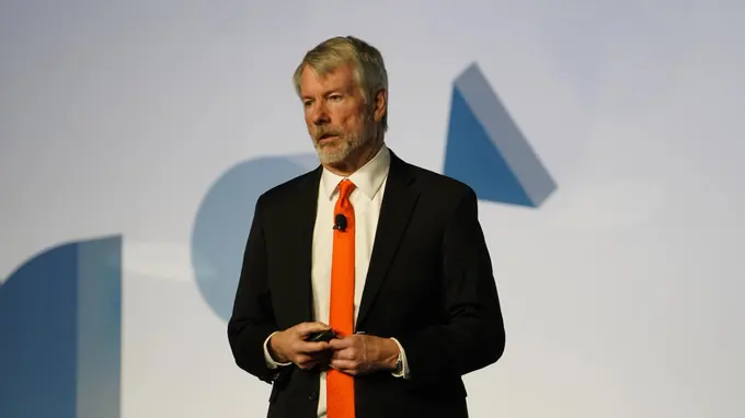 Michael Saylor's Strategy Boosts Bitcoin Interest Amid Falling Treasury Demand