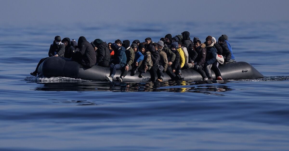Migration Crisis: Hundreds Attempt English Channel Crossing to the UK