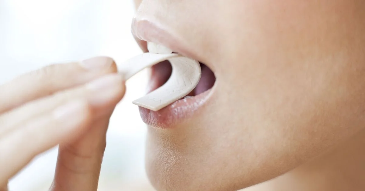 Chewing Gum Before Bed May Help Alleviate Congestion, According to Research