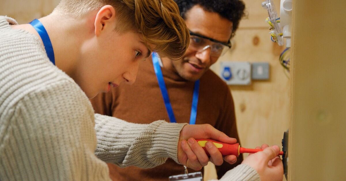 UK Faces Electrical Service Shortages Amid Apprenticeship Decline