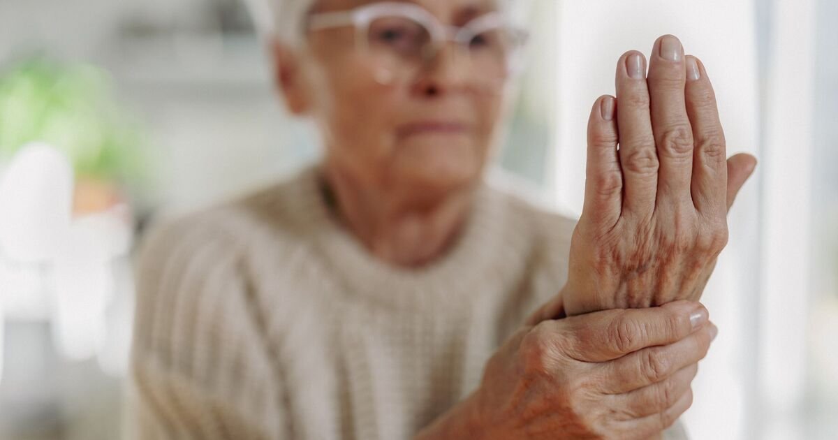 NHS Alerts Users of Osteoarthritis Medications to Potential Health Risks