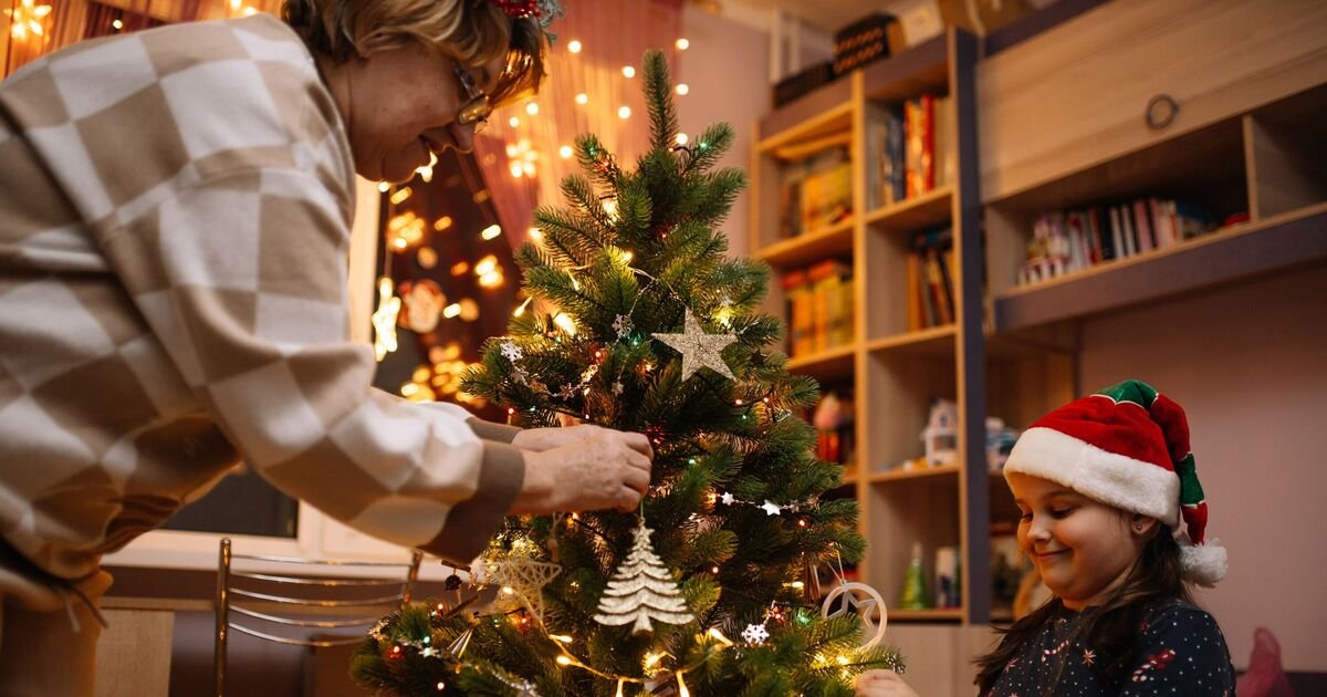 NHS Warns Families to Watch for Dementia Symptoms Over Christmas