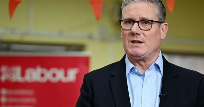 Keir Starmer Faces Internal Turmoil After MPs' Critical Texts Leaked