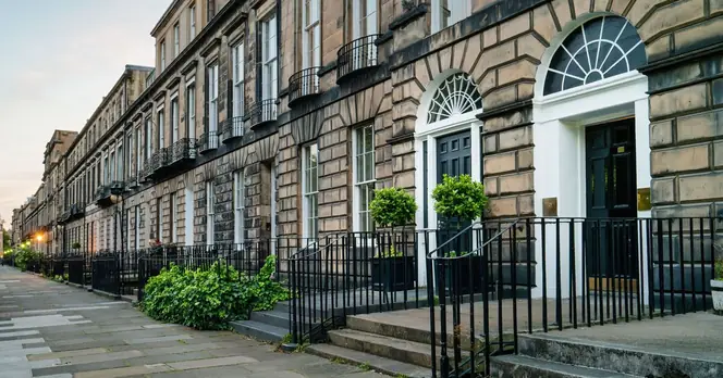Edinburgh Named Best City in the UK, Surpassing London and Manchester