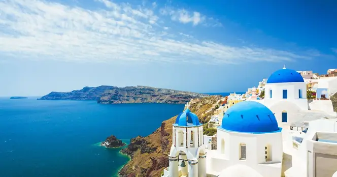 Tourists Abandon Santorini Amid Earthquake Fears and Geopolitical Tensions
