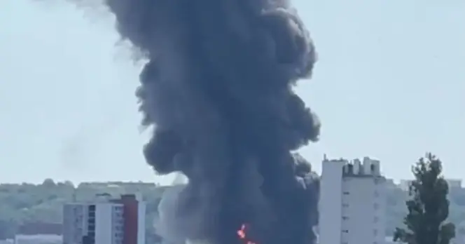 Fire Breaks Out in Bobigny High-Rise, Smoke Seen Across Paris