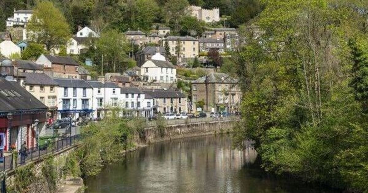Seaside Resort Gains Fame for Exceptional Fish and Chips Despite No Ocean Access