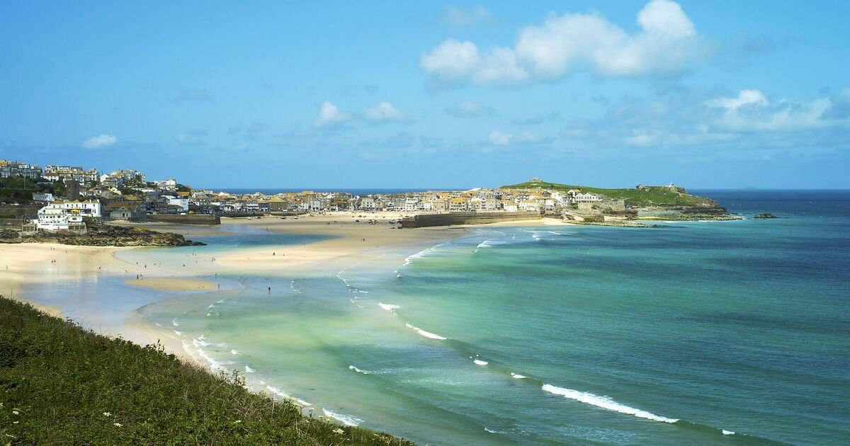 UK Beach Rivaling St Ives Praised for Winter Allure and Family Appeal