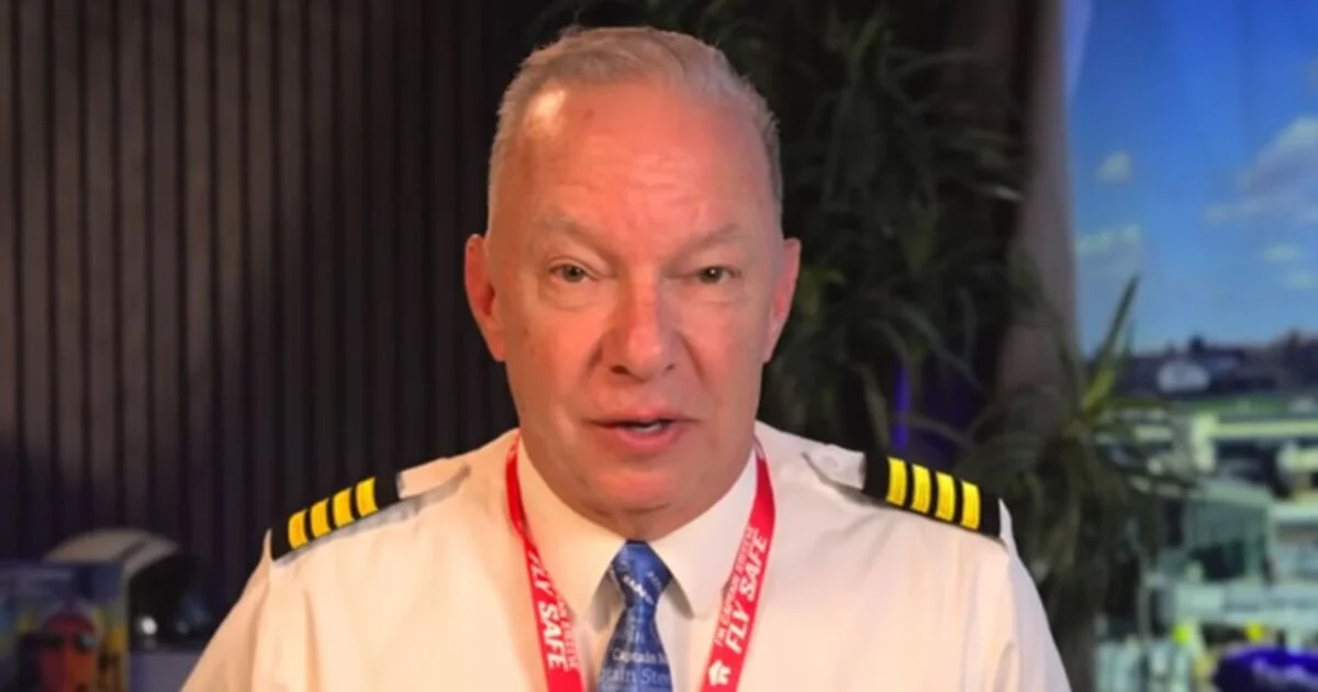 Pilot Warns Passengers About Risks of Using Seat Back Pockets on Flights