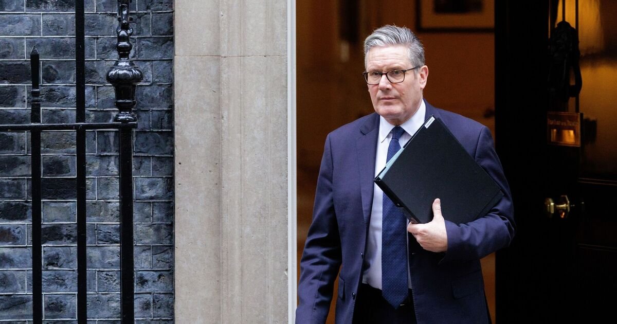 Keir Starmer Prepares for Challenging PMQs Amid Mandelson Controversy