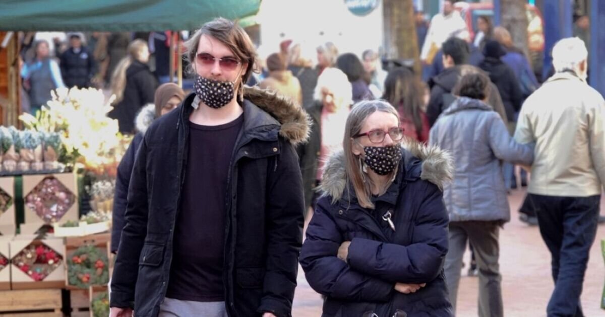 Poll Gauges Public Support for Reintroducing Mandatory Face Masks Amid Flu Surge