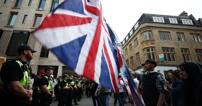 Pubs Close Early as Protests Erupt Over Tommy Robinson's Oxford Union Debate