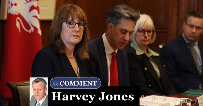 Labour Leaders Criticised for Detachment Amid National Crisis