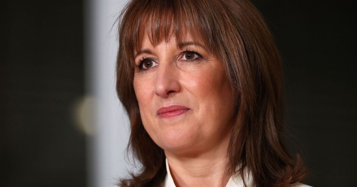 UK Economy Contracts by 0.5 Percent, Challenging Labour's Economic Credibility