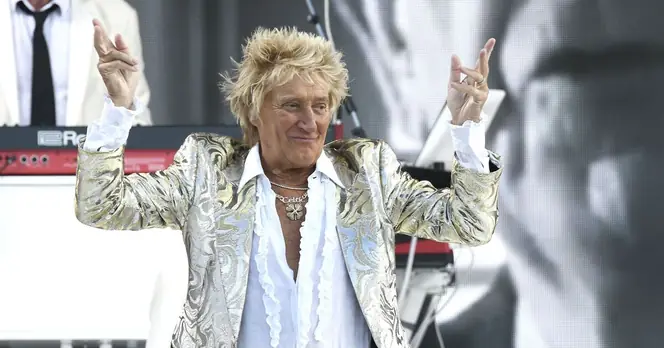 Rod Stewart Suffers Health Incident Requiring Oxygen During Las Vegas Concert