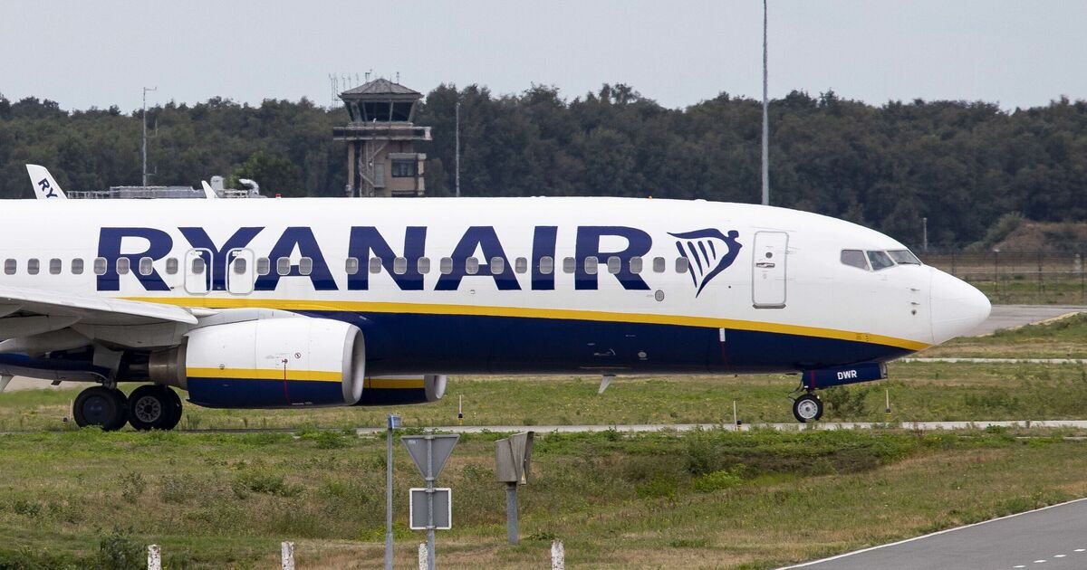 Ryanair Plane Collides with Fuel Truck at Edinburgh Airport, Passengers Evacuated