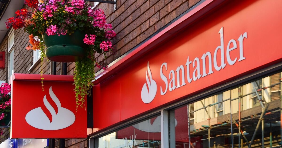 Santander Lowers Interest Rates for Current Accounts Under £25,000