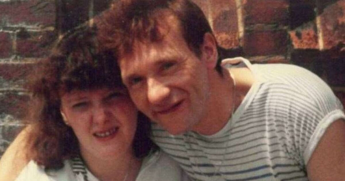 Sisters Grieve as Both Parents Succumb to Cancer in Same Hospital Bed