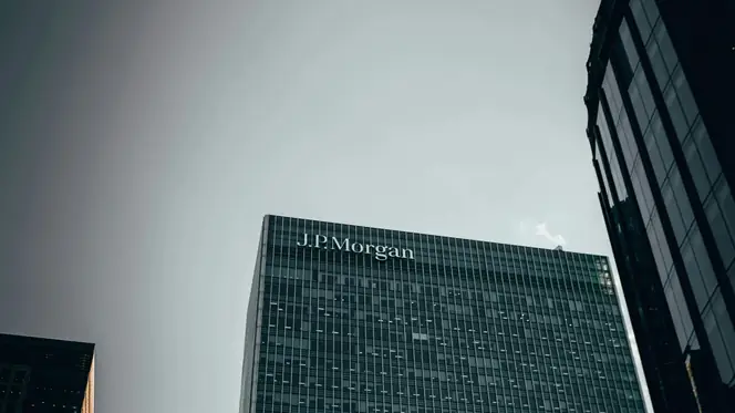 JPMorgan Reports Stablecoins Outperform Tokenized Money Market Funds Amid Regulatory Concerns