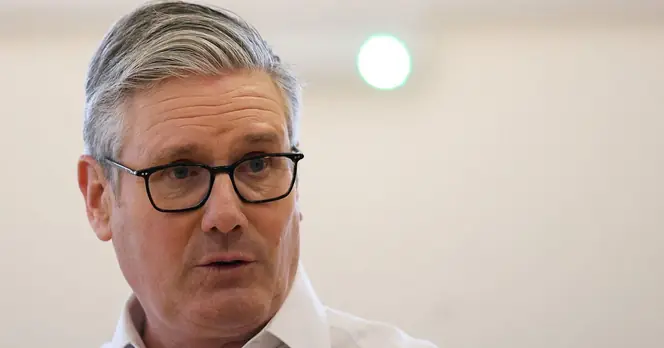 Starmer Criticised for Holidaying During Iranian Crisis Amid Leadership Concerns