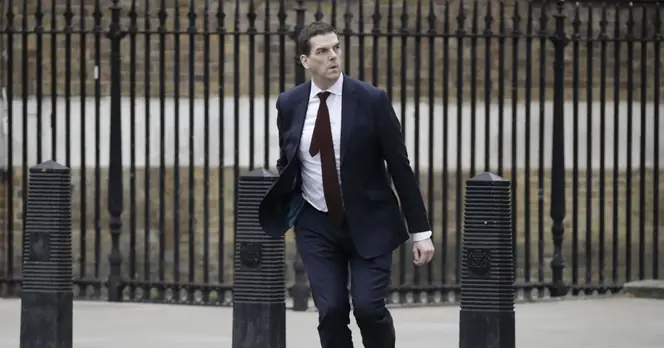 Starmer Dismisses Olly Robbins Over Mandelson Vetting Complications