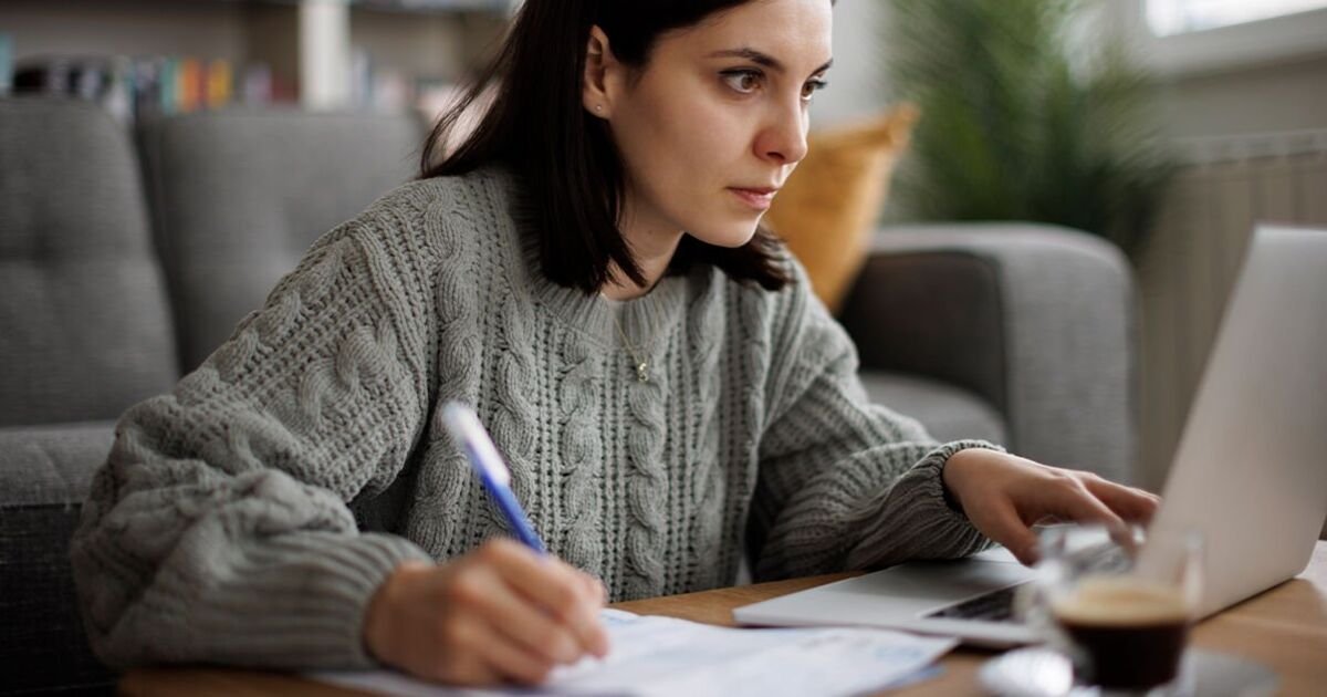 Tax Expert Urges Payslip Checks to Avoid Tax Discrepancies