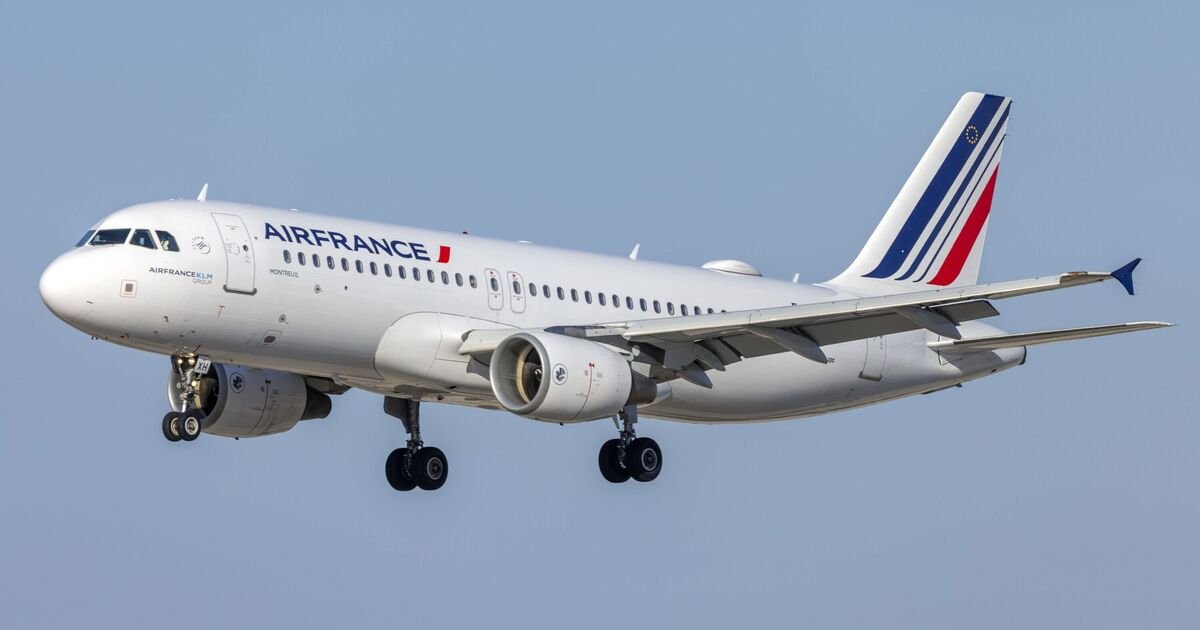 Air France Flight Drops 30,000ft After Engine Explosion During Takeoff