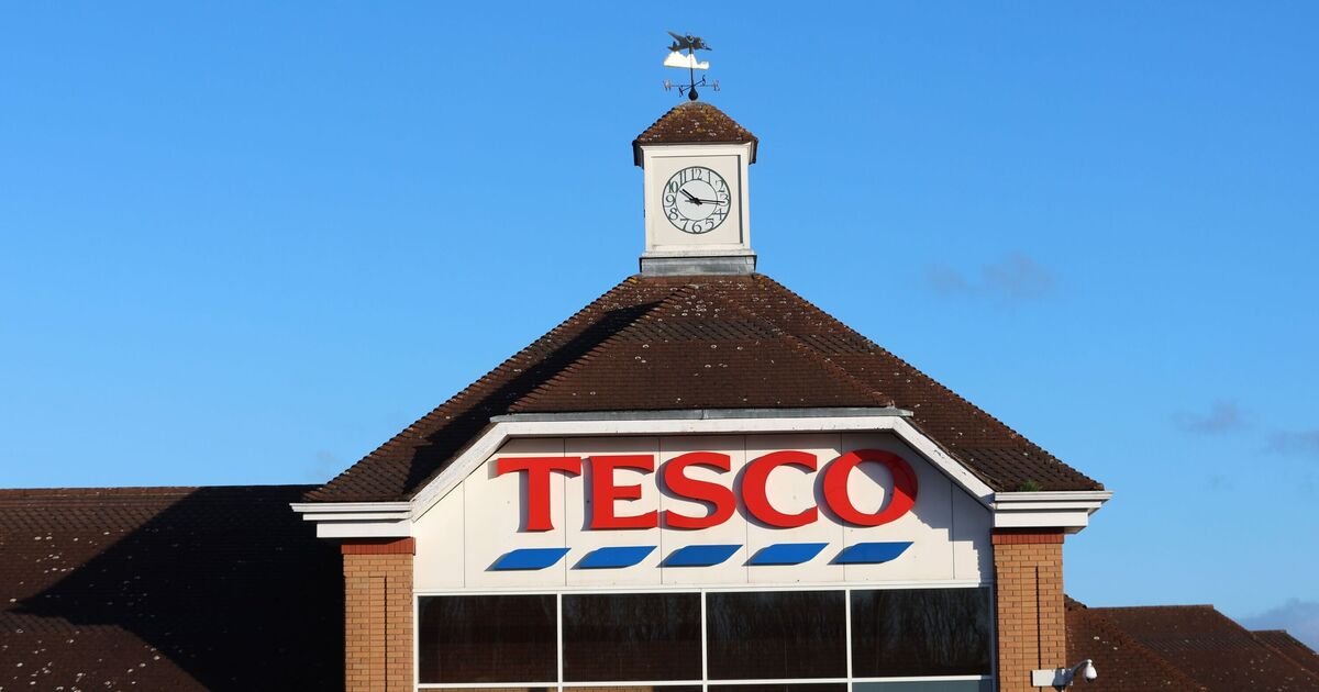 Tesco Launches Christmas Dinner for Under £10 Amid Supermarket Price Wars