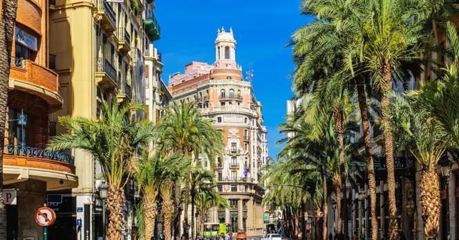 Valencia Welcomes April with Pleasant 21°C Temperatures and Rich Culture