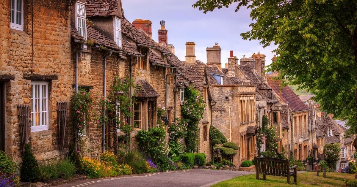 Cotswolds Town Attracts Visitors with Thriving High Street and Unique Shops
