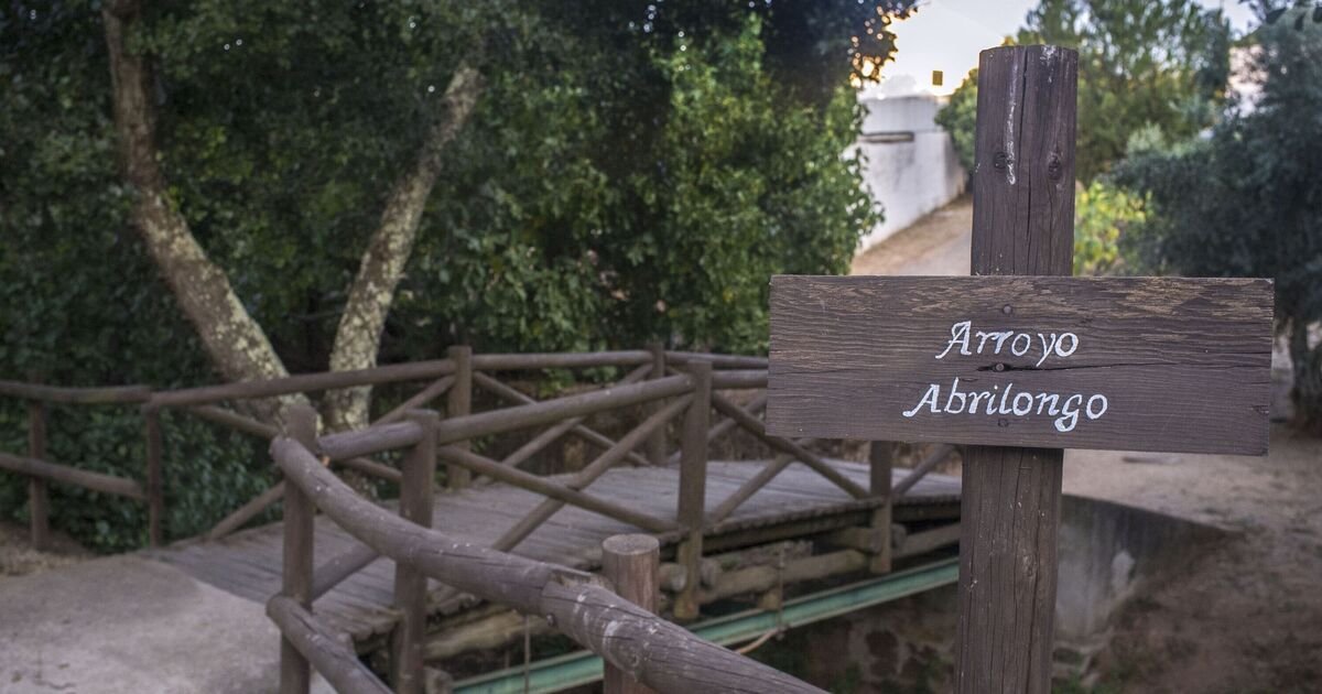 World's Smallest International Bridge Links Spain and Portugal with Time Zone Difference