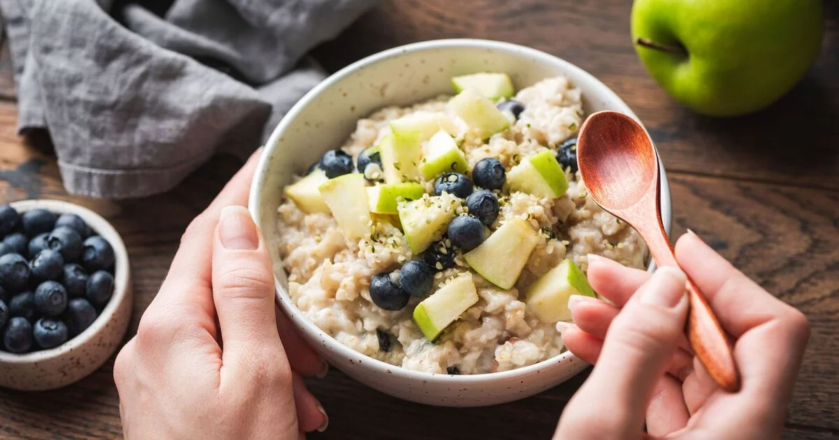Short-Term Oatmeal Diet May Help Lower Cholesterol and Support Gut Health